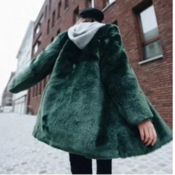Babaton Fritz Faux Fur Jacket Size M Emerald Green Vegan Chubby Coat Cabincore - Picture 2 of 15